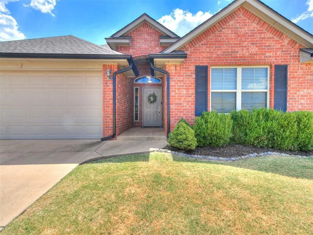 Photo 2 — 708 NW 121st Terrace, Oklahoma City, OK 73114