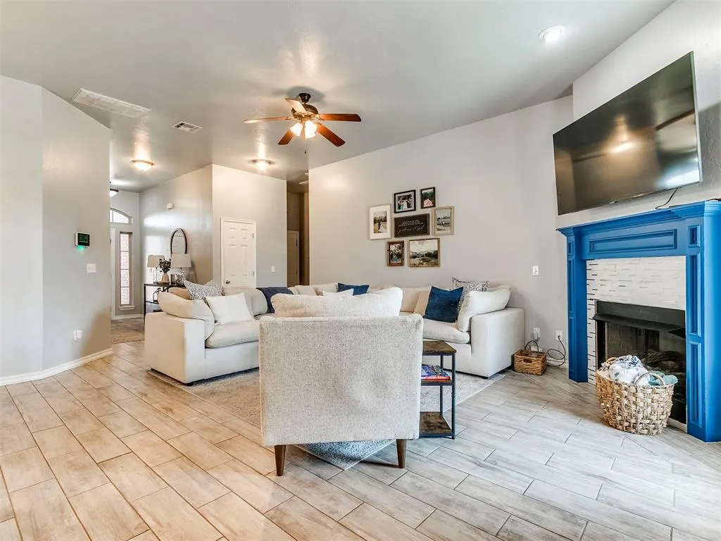 Photo 5 — 708 NW 121st Terrace, Oklahoma City, OK 73114