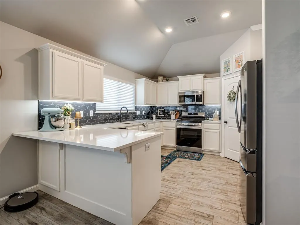 Photo 8 — 1105 Blackjack Creek Drive, Yukon, OK 73099