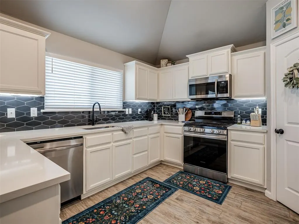 Photo 9 — 1105 Blackjack Creek Drive, Yukon, OK 73099