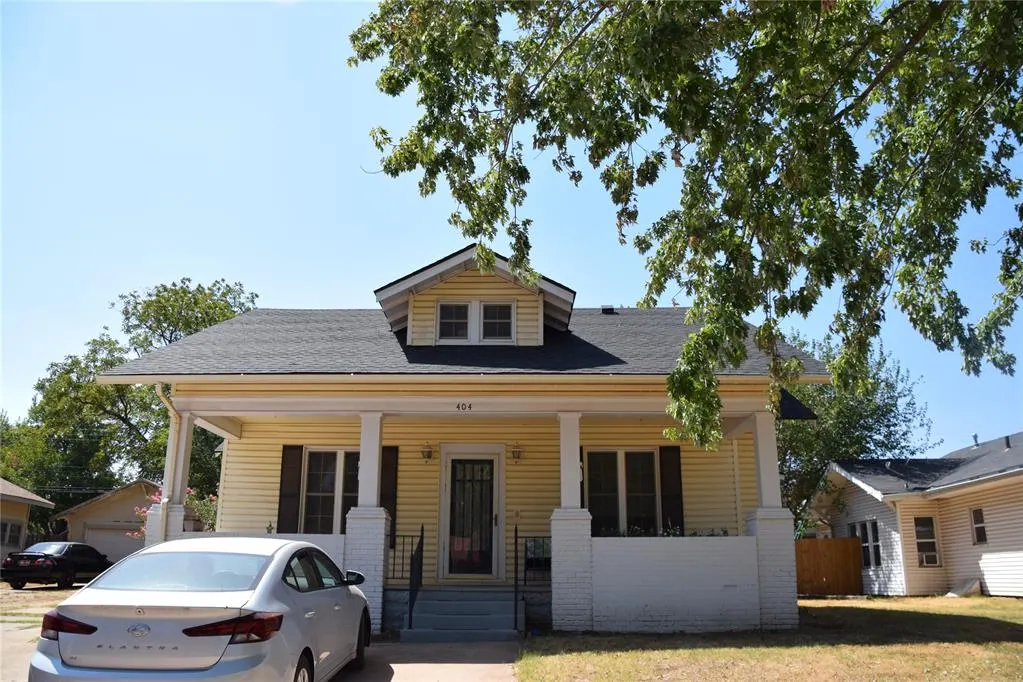 Front exterior — 404 S 9th Street, Clinton, OK 73601