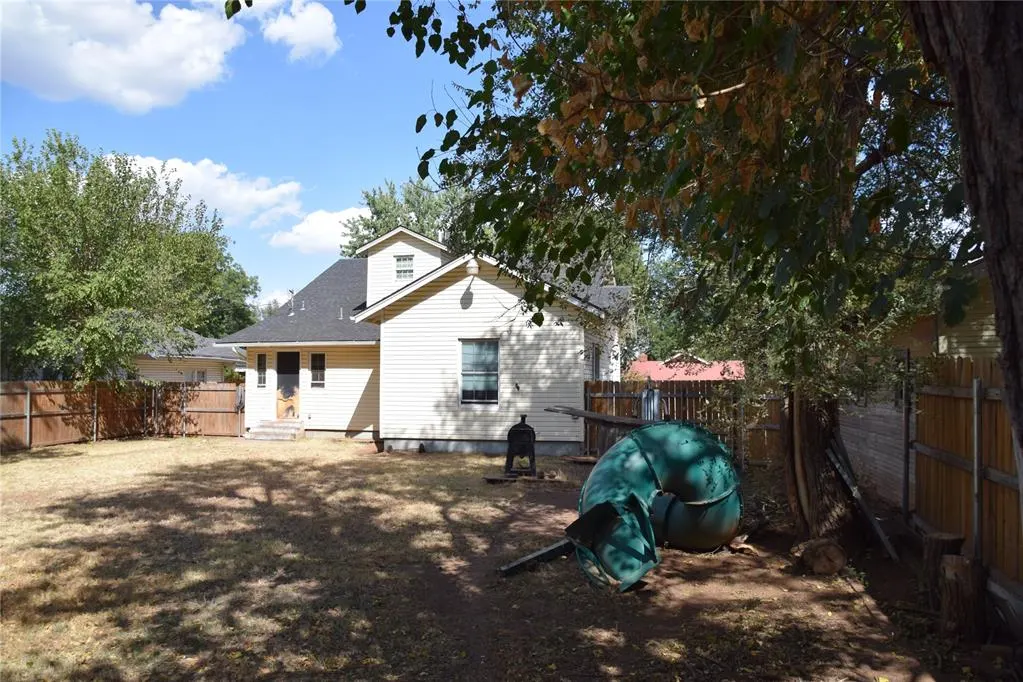 Photo 33 — 404 S 9th Street, Clinton, OK 73601