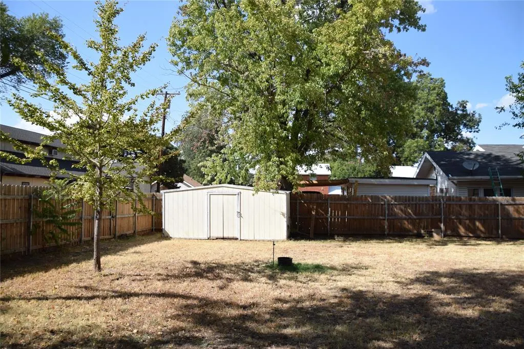 Photo 34 — 404 S 9th Street, Clinton, OK 73601
