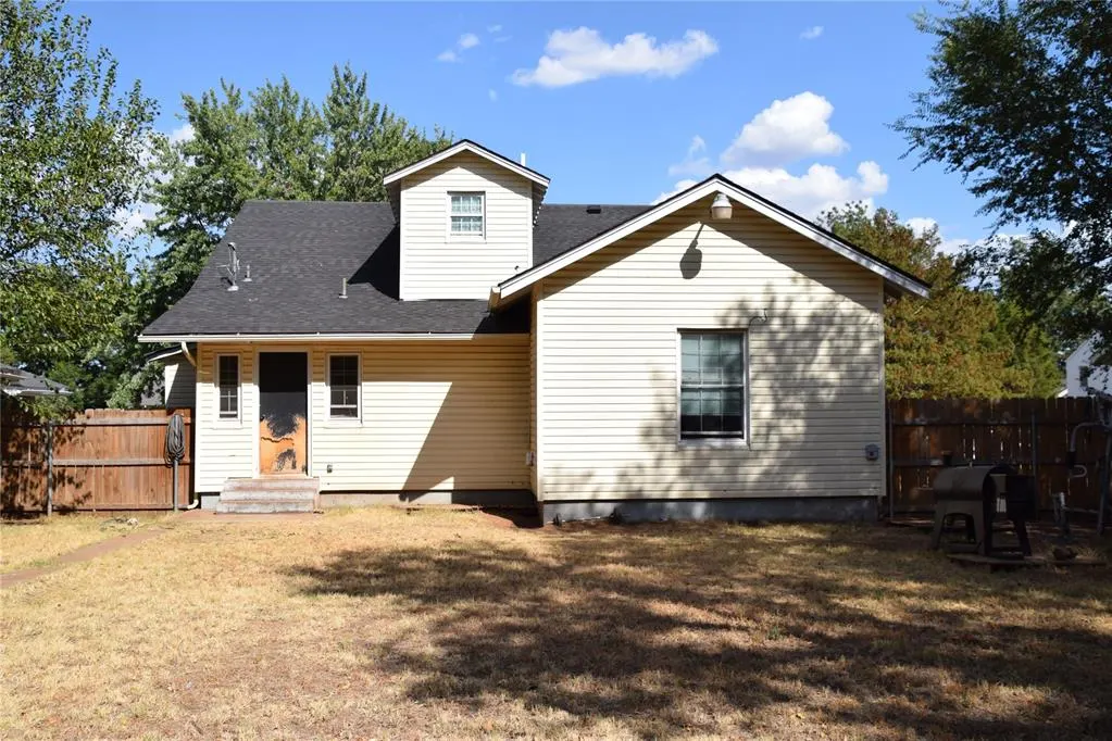 Photo 36 — 404 S 9th Street, Clinton, OK 73601