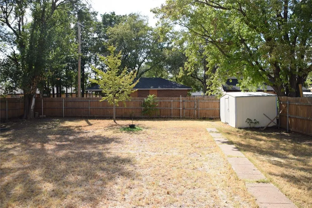 Photo 37 — 404 S 9th Street, Clinton, OK 73601