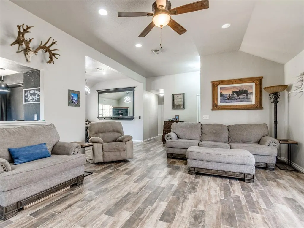 Photo 18 — 251 S Carolyn Drive, Choctaw, OK 73020
