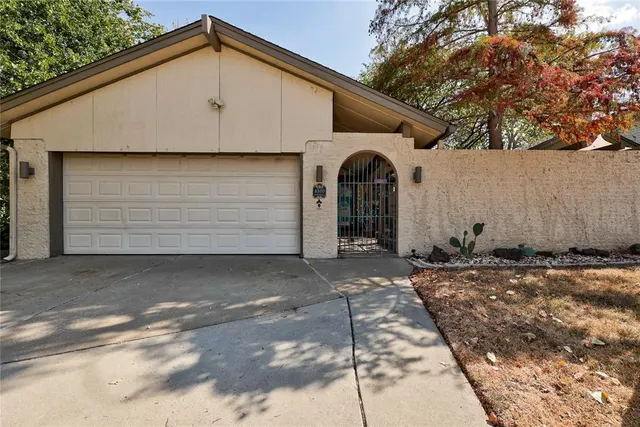 Photo 2 — 6300 Sunnybridge Court, Oklahoma City, OK 73132