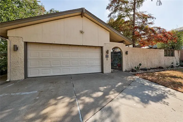 Photo 3 — 6300 Sunnybridge Court, Oklahoma City, OK 73132
