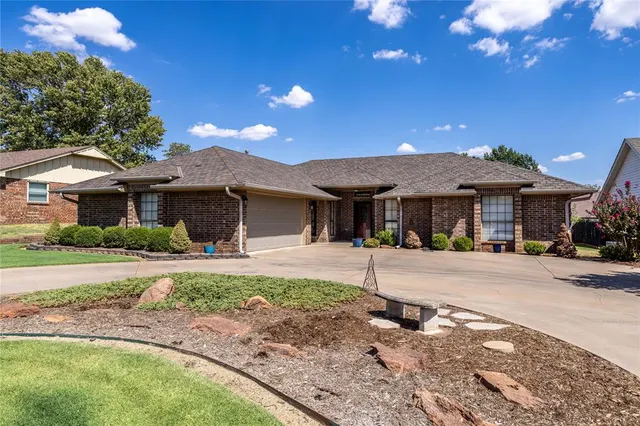 Photo 2 — 1401 Timber Creek, Weatherford, OK 73096