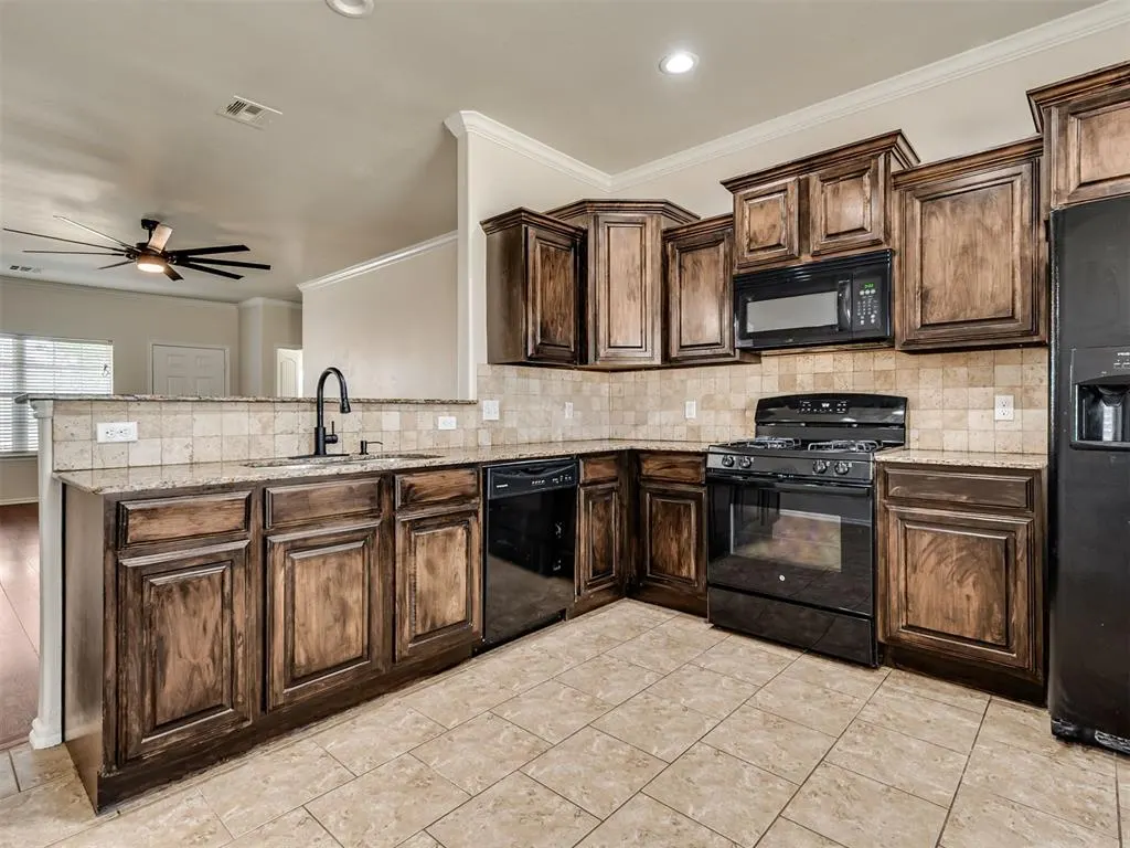 Photo 11 — 11440 SW 25th Street, Yukon, OK 73099