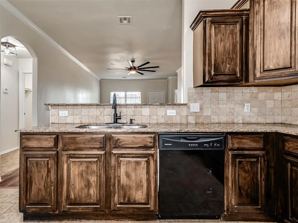 Photo 12 — 11440 SW 25th Street, Yukon, OK 73099