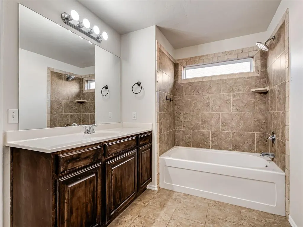 Photo 19 — 11440 SW 25th Street, Yukon, OK 73099