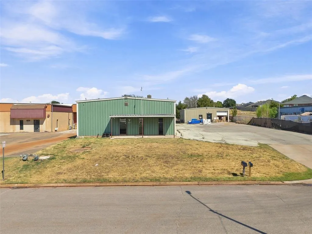 Photo 2 — 3439 Charleston Road, Norman, OK 73069