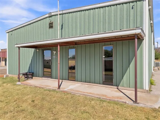 Photo 3 — 3439 Charleston Road, Norman, OK 73069