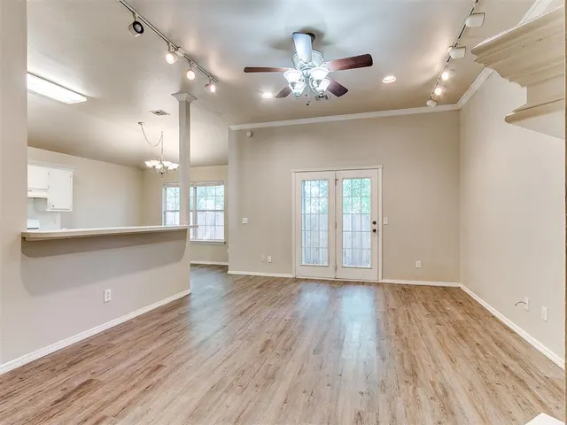 Photo 2 — 400 W 10th Street, Edmond, OK 73003