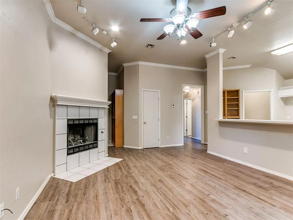 Photo 3 — 400 W 10th Street, Edmond, OK 73003