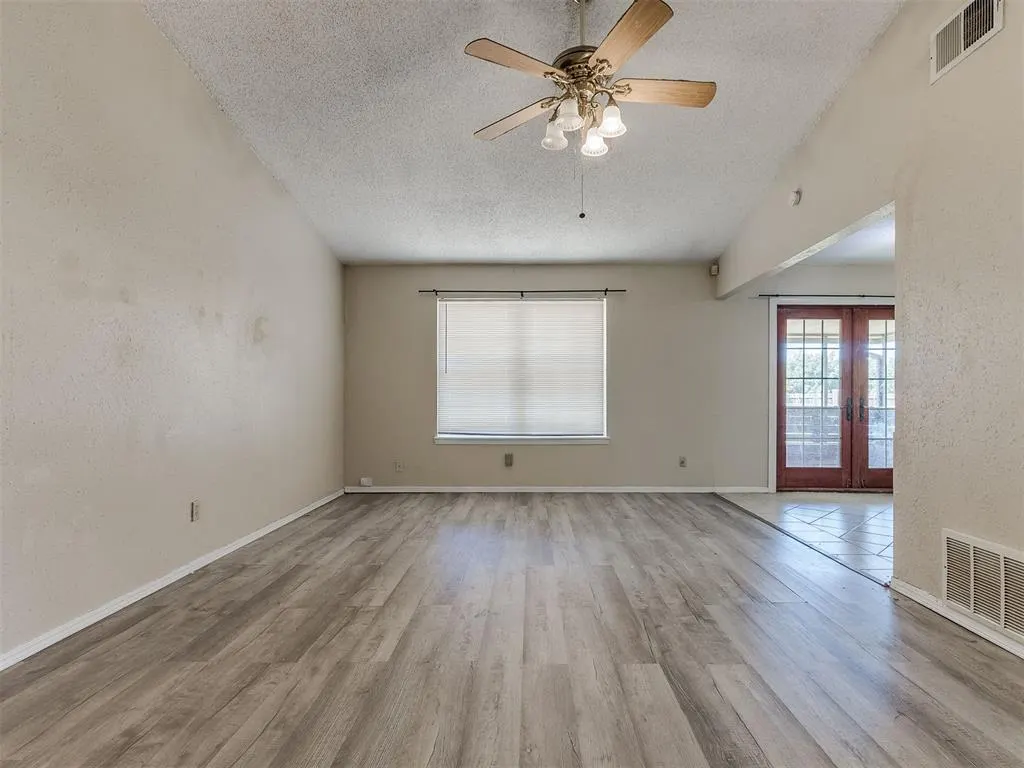Photo 2 — 644 Howard Court, Edmond, OK 73003