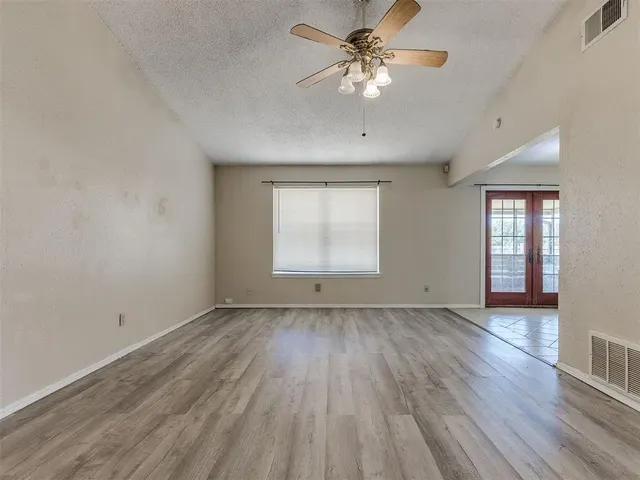 Photo 2 — 644 Howard Court, Edmond, OK 73003
