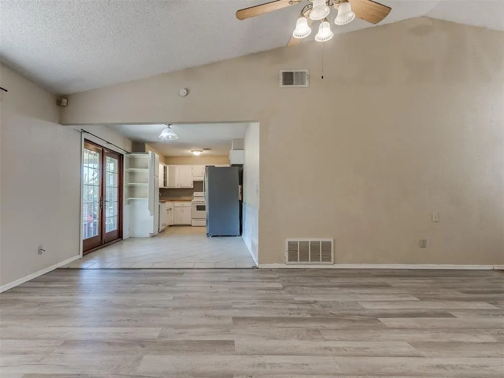 Photo 3 — 644 Howard Court, Edmond, OK 73003