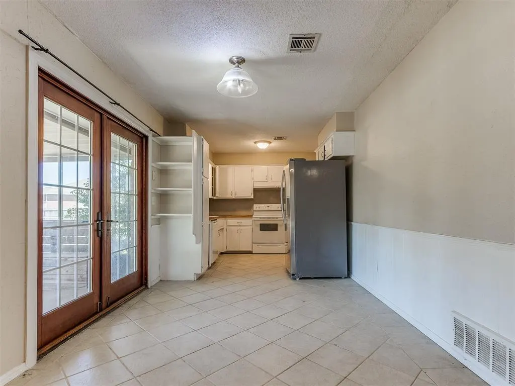 Photo 4 — 644 Howard Court, Edmond, OK 73003