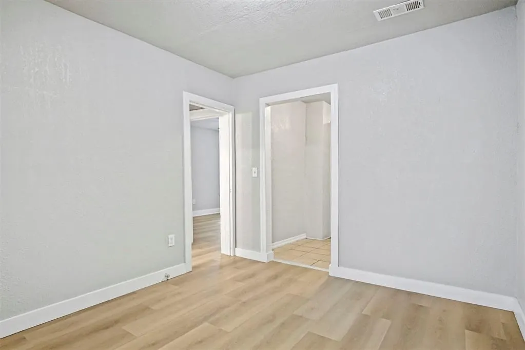 Photo 11 — 521 SW 24th Street, Oklahoma City, OK 73109