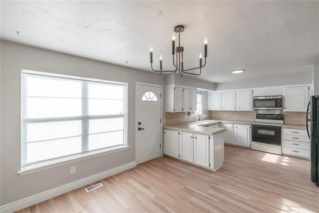 Photo 11 — 3326 Rock Creek Way, Oklahoma City, OK 73120