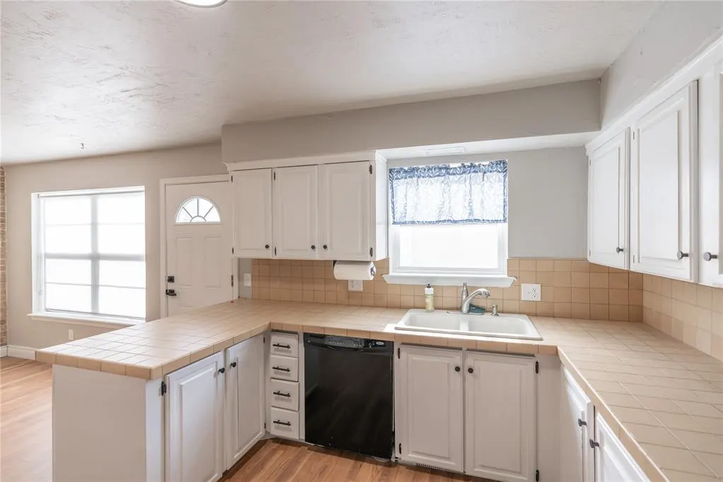 Photo 14 — 3326 Rock Creek Way, Oklahoma City, OK 73120