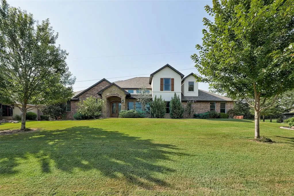Front exterior — 1020 Ascot, Edmond, OK 73034