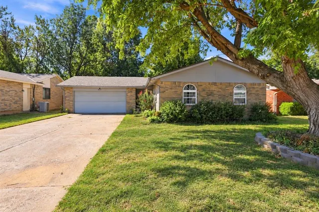 Front exterior — 602 Annawood Drive, Yukon, OK 73099