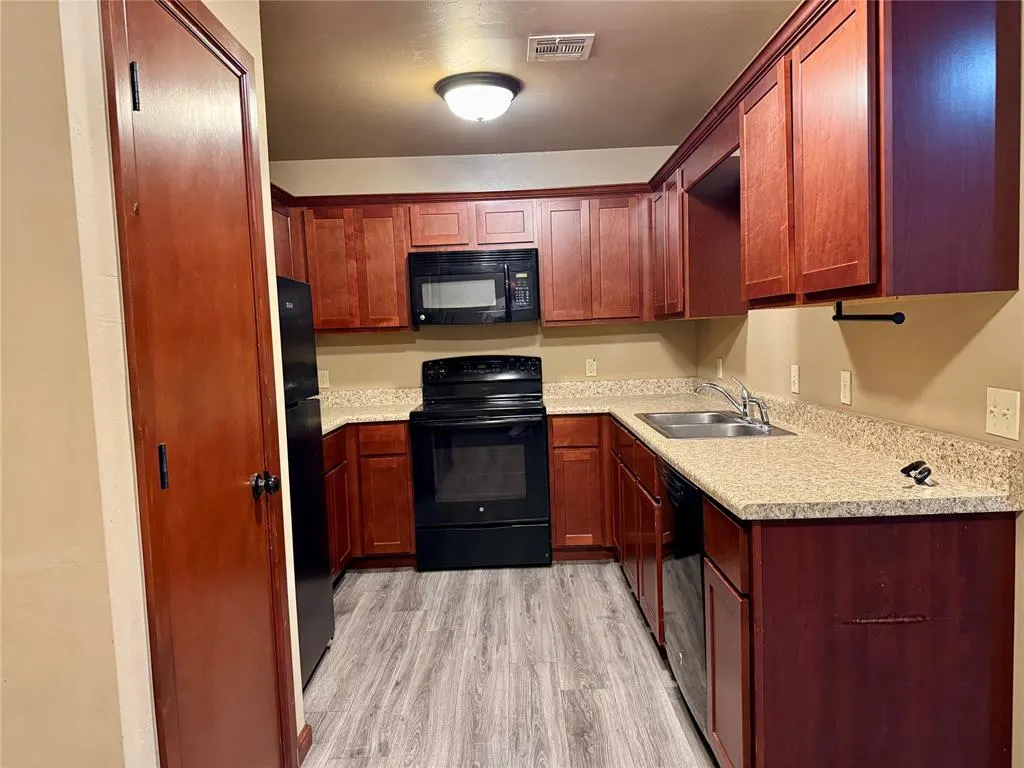 Photo 3 — 1607 E Lawter Road, Weatherford, OK 73096
