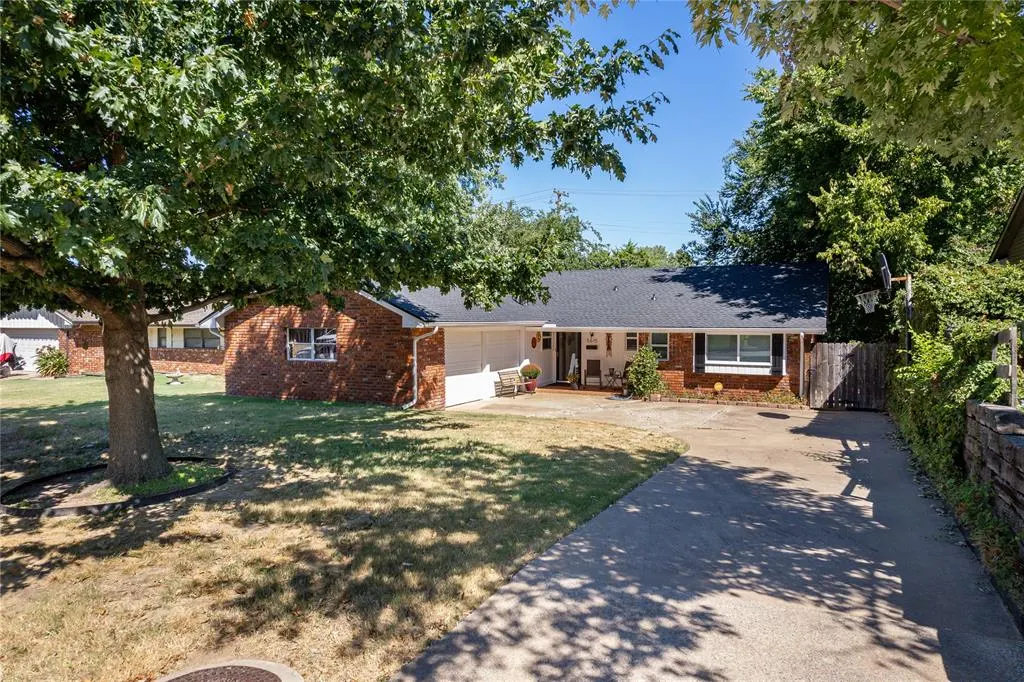 Front exterior — 5615 NW 37th Street, Warr Acres, OK 73122