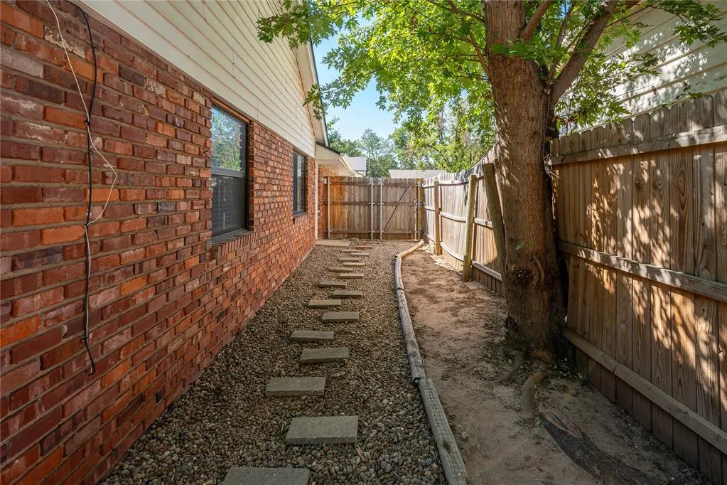 Photo 21 — 5615 NW 37th Street, Warr Acres, OK 73122