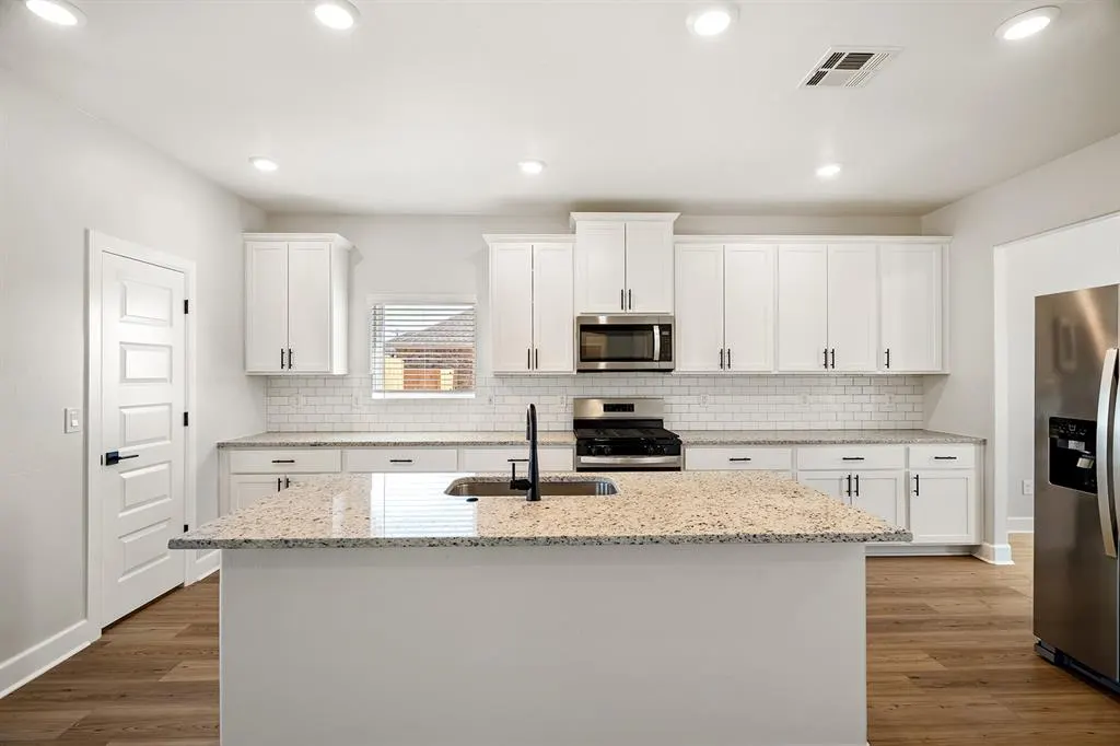 Photo 4 — 3112 Evyn Boulevard, Yukon, OK 73099
