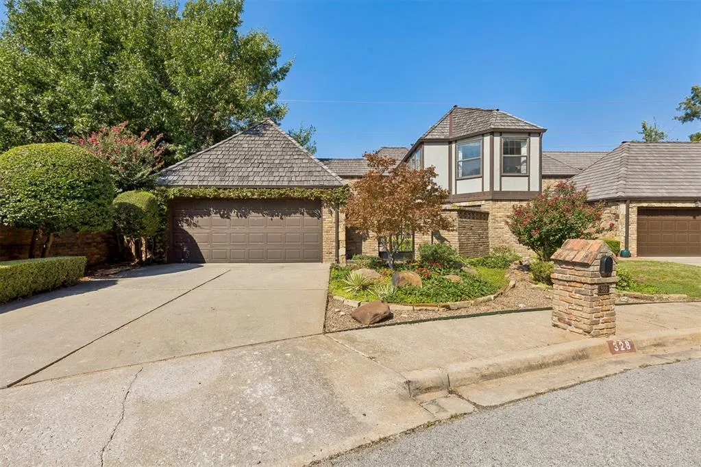 Photo 2 — 328 Windbrook Drive, Norman, OK 73072