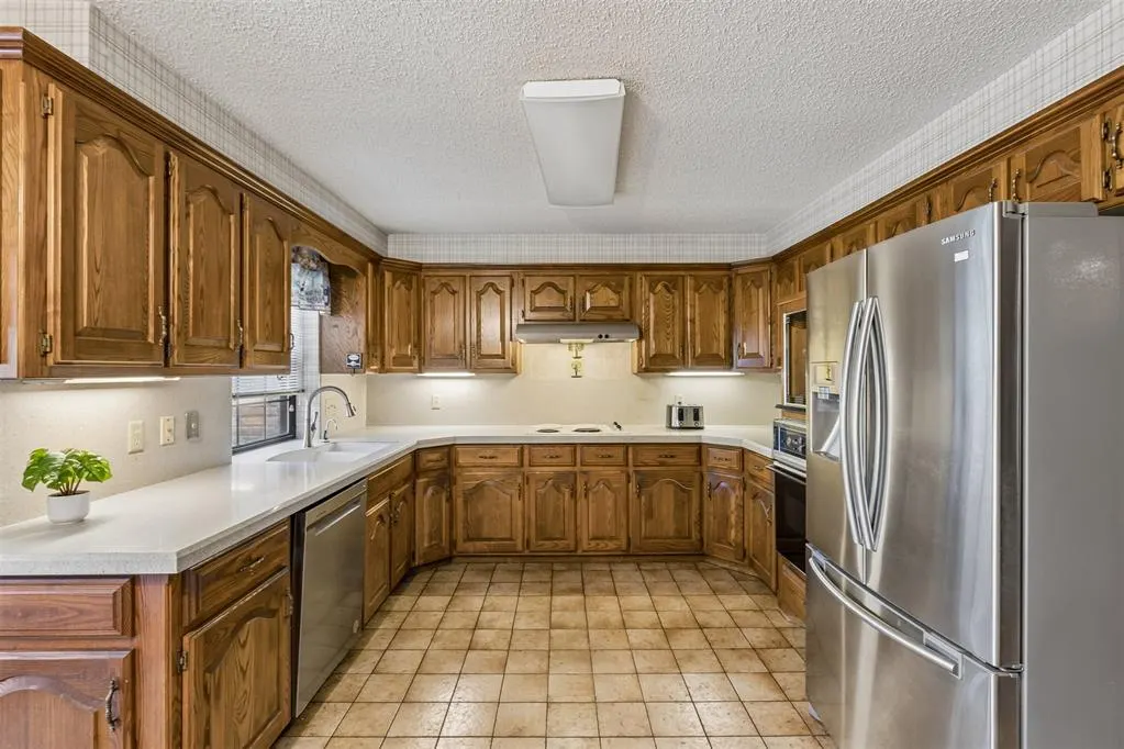 Photo 16 — 328 Windbrook Drive, Norman, OK 73072