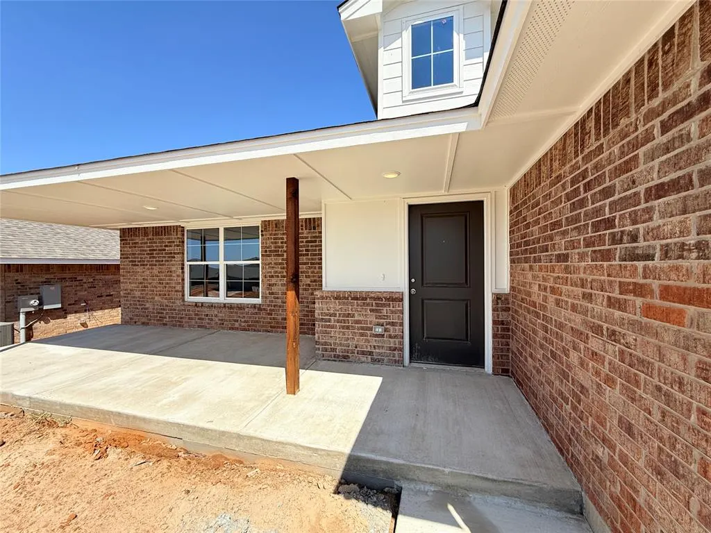 Photo 2 — 21235 SE 32nd Street, Harrah, OK 73045
