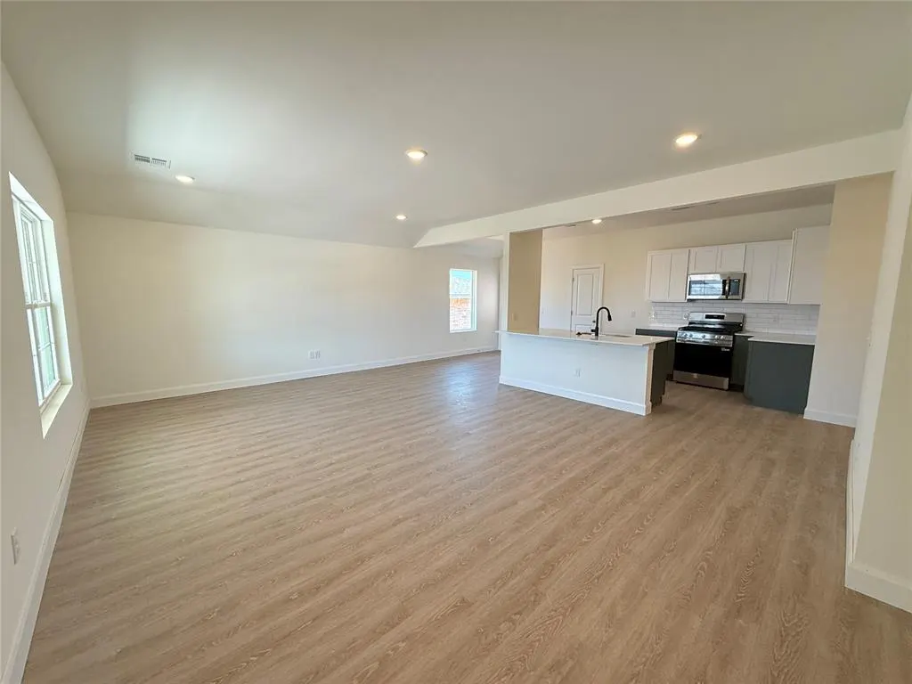 Photo 3 — 21235 SE 32nd Street, Harrah, OK 73045