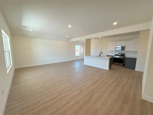 Photo 3 — 21235 SE 32nd Street, Harrah, OK 73045