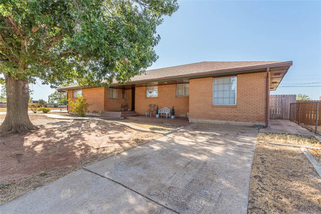 Front exterior — 1200 Barker Road, Clinton, OK 73601