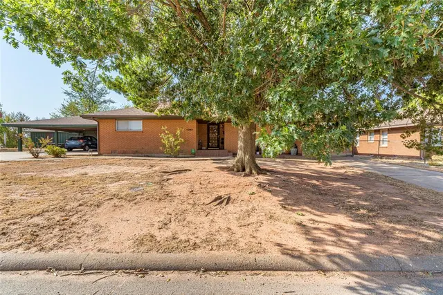 Photo 4 — 1200 Barker Road, Clinton, OK 73601