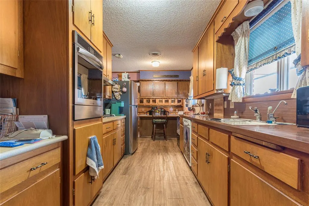 Photo 9 — 1200 Barker Road, Clinton, OK 73601