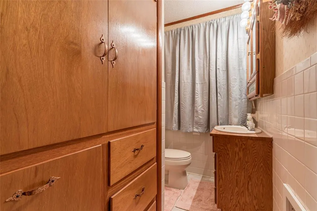 Photo 16 — 1200 Barker Road, Clinton, OK 73601