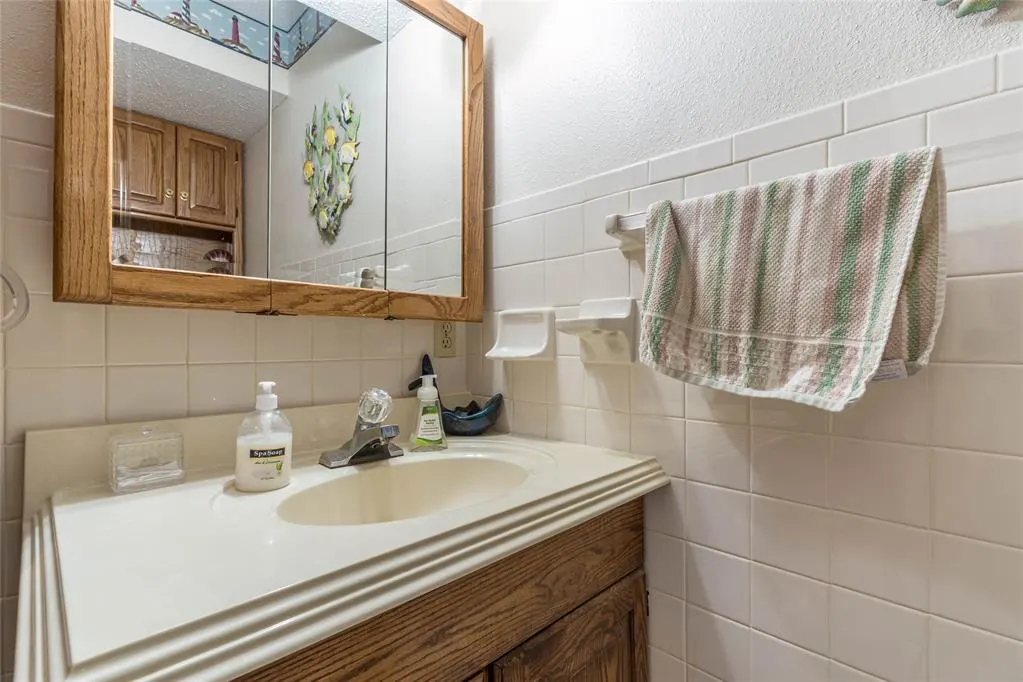 Photo 22 — 1200 Barker Road, Clinton, OK 73601