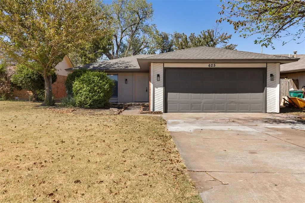 Front exterior — 625 NW 111th Street, Oklahoma City, OK 73114