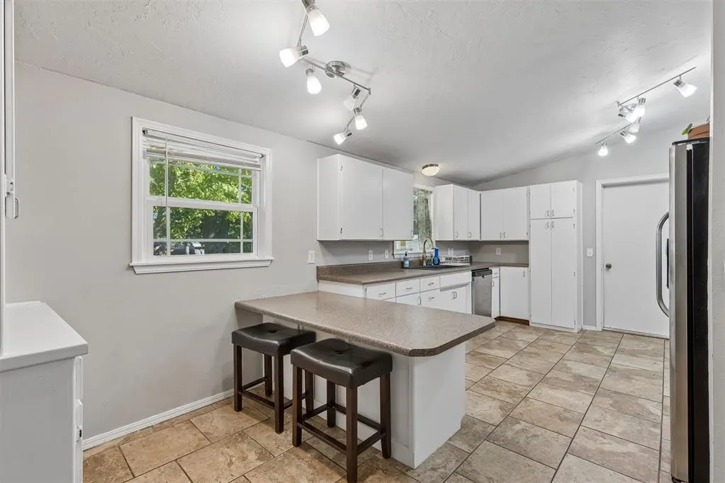 Photo 13 — 6512 NW 20th Drive, Bethany, OK 73008