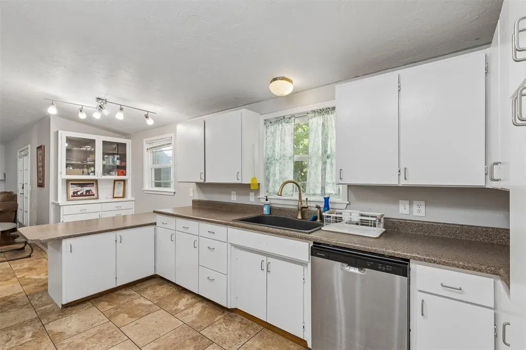 Photo 17 — 6512 NW 20th Drive, Bethany, OK 73008
