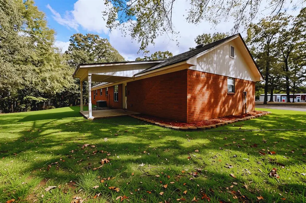Photo 4 — 317 Sweet Home Road, Broken Bow, OK 74728