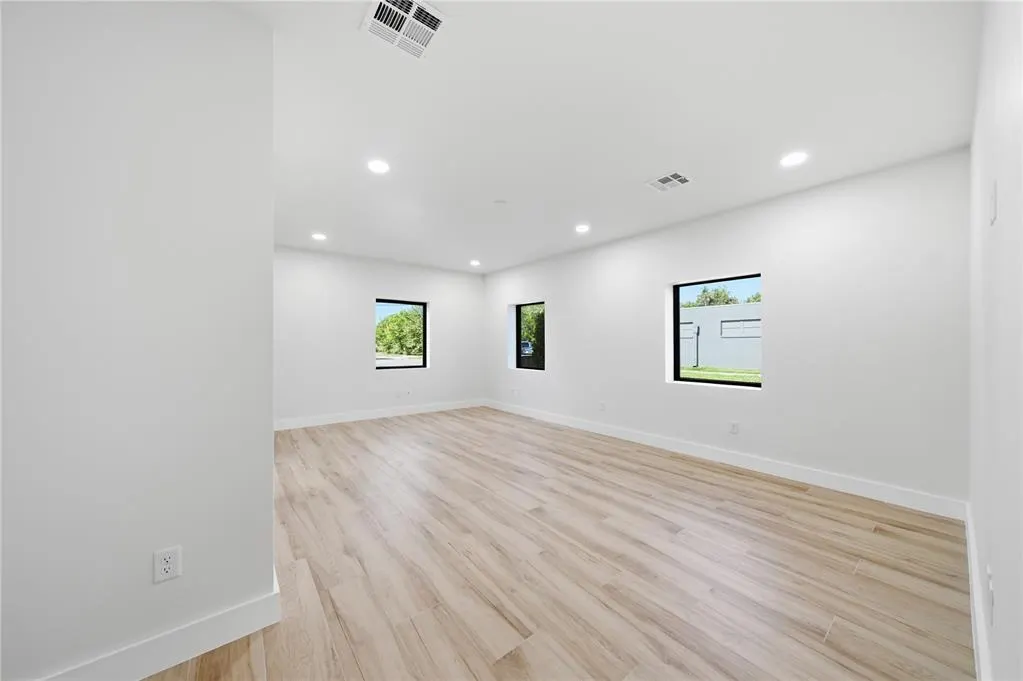 Photo 20 — 1420 Linwood Boulevard, Oklahoma City, OK 73106