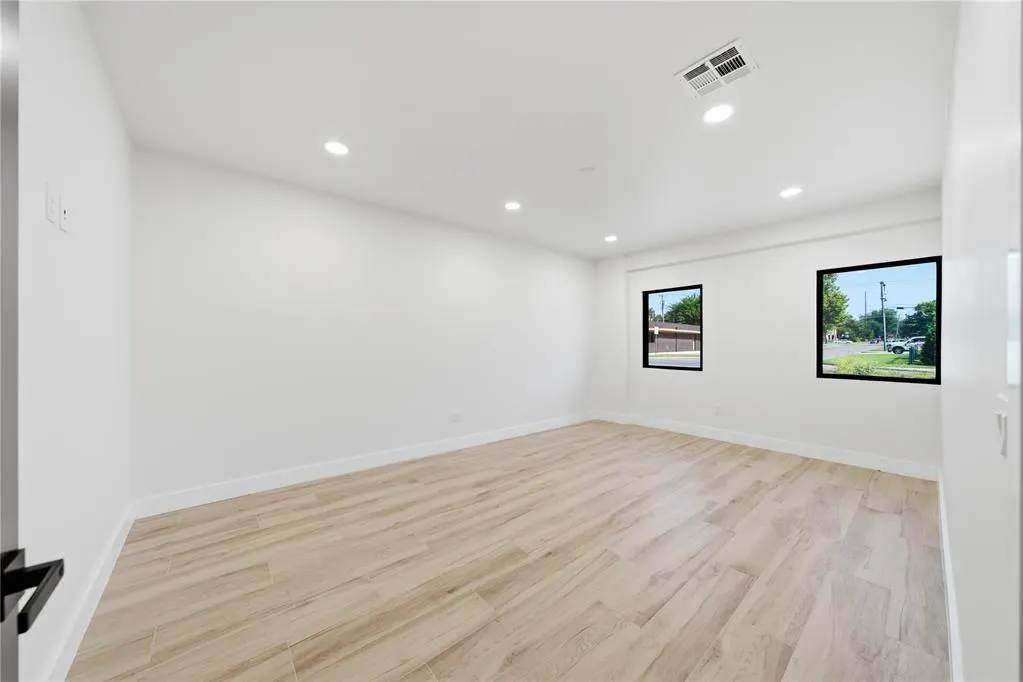 Photo 19 — 1420 Linwood Boulevard, Oklahoma City, OK 73106