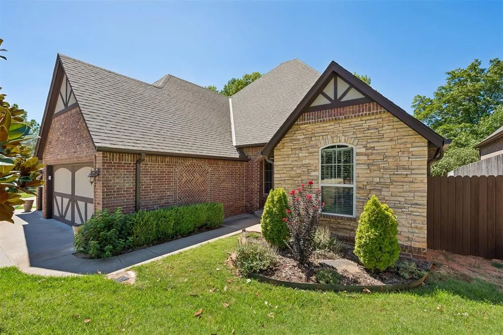 Photo 2 — 3325 Cheyenne Villa Circle, Edmond, OK 73013